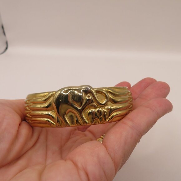 Vintage Elephant Bracelet Gold Tone - Picture 3 of 14